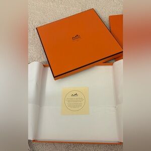 Hermes box with tissue